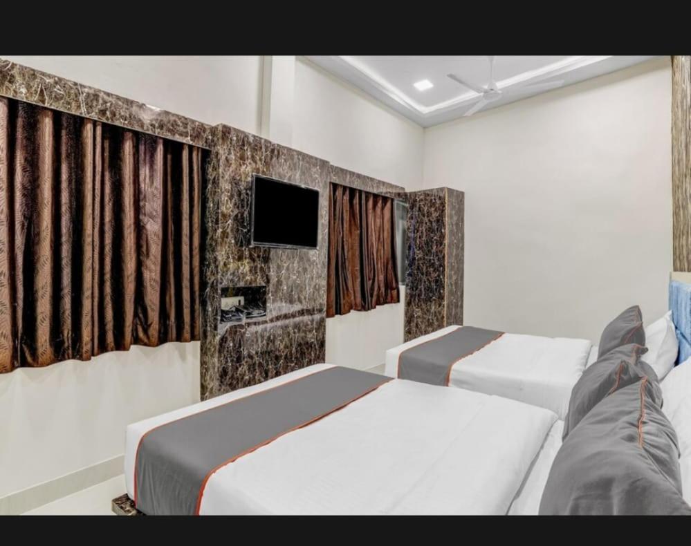 Hotel Bhavya Residency อาเมดาบัด ภายนอก รูปภาพ
