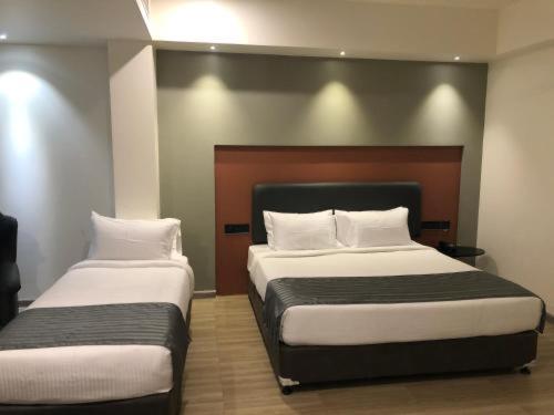 Hotel Bhavya Residency อาเมดาบัด ภายนอก รูปภาพ