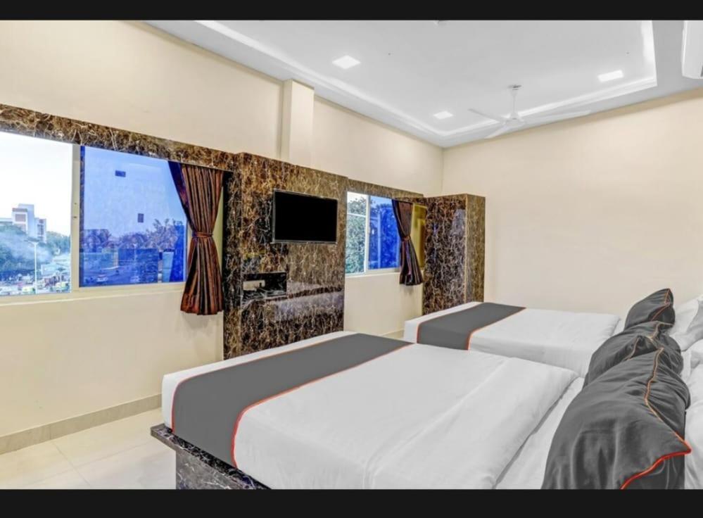 Hotel Bhavya Residency อาเมดาบัด ห้อง รูปภาพ